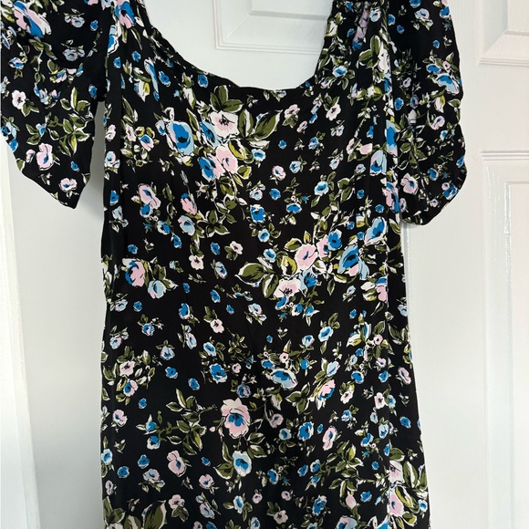 Cute Floral Summer Dress with leg slit - Picture 2 of 3